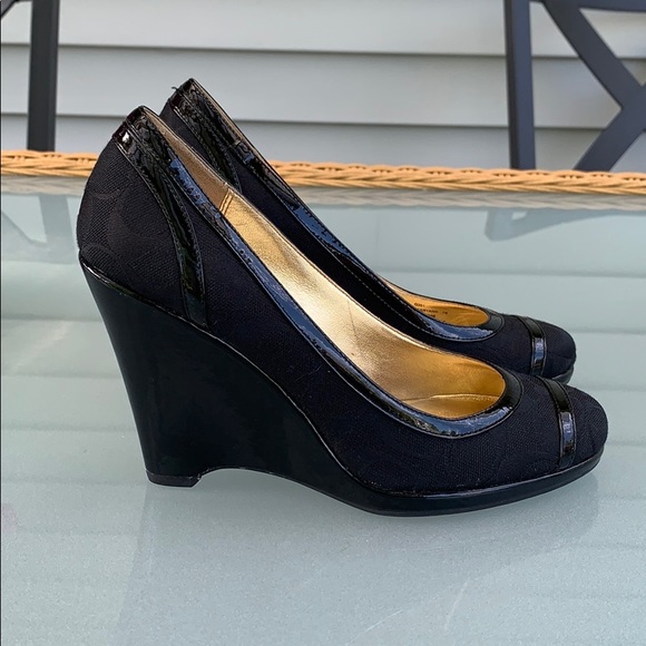 Coach Kerryann Black Pumps - Picture 3 of 11